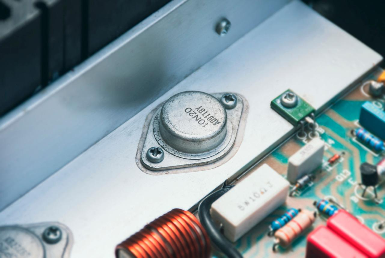 How Long Does a Switching Power Supply Last? Which Components Determine Its Real Service Life? - Transformers: Often the Longest-Lasting Component