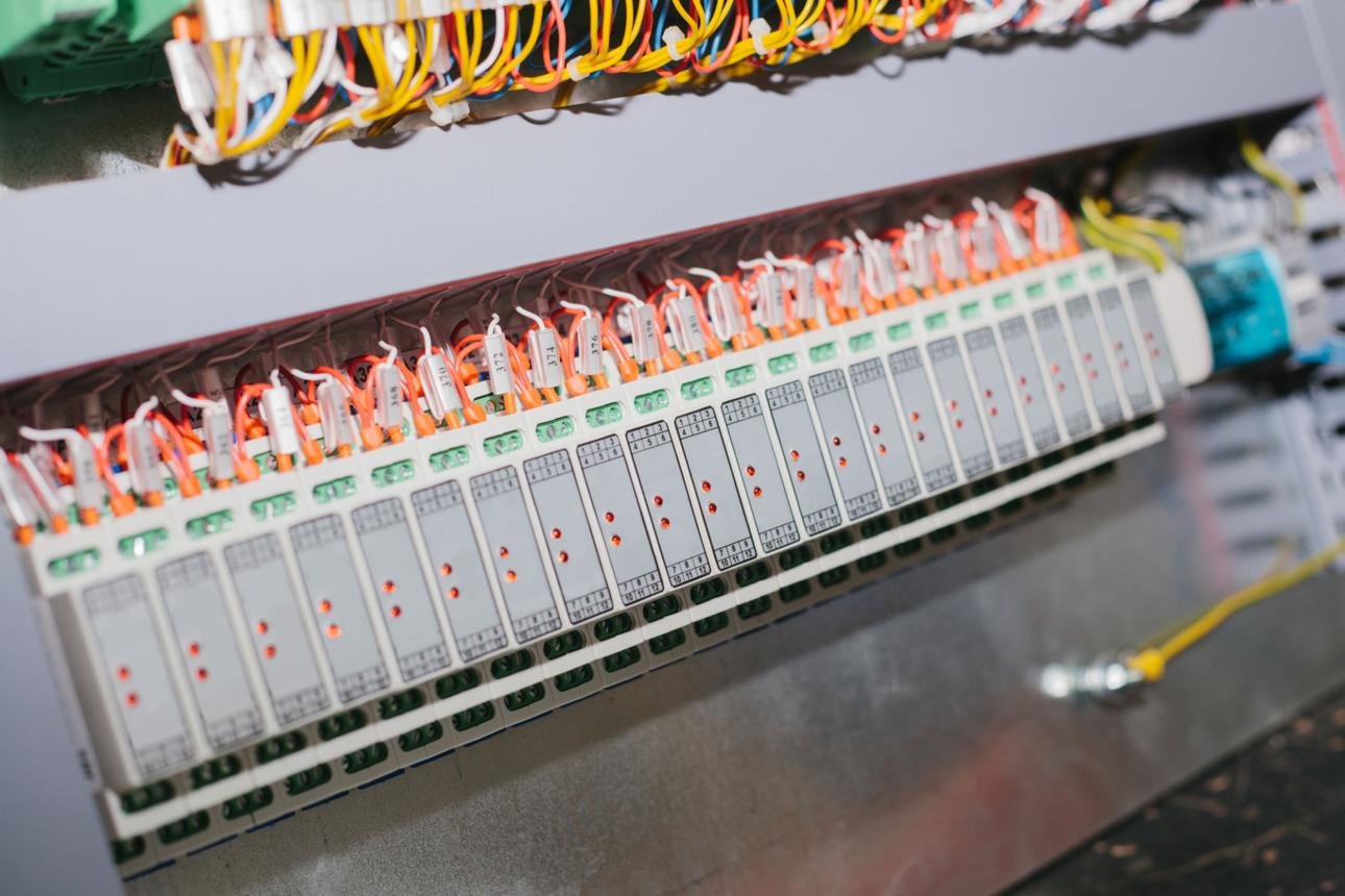 Isolated vs. Non-Isolated Power Supplies: How to Choose the Right Solution for Industrial Applications - How Isolated and Non-Isolated Power Supplies Work