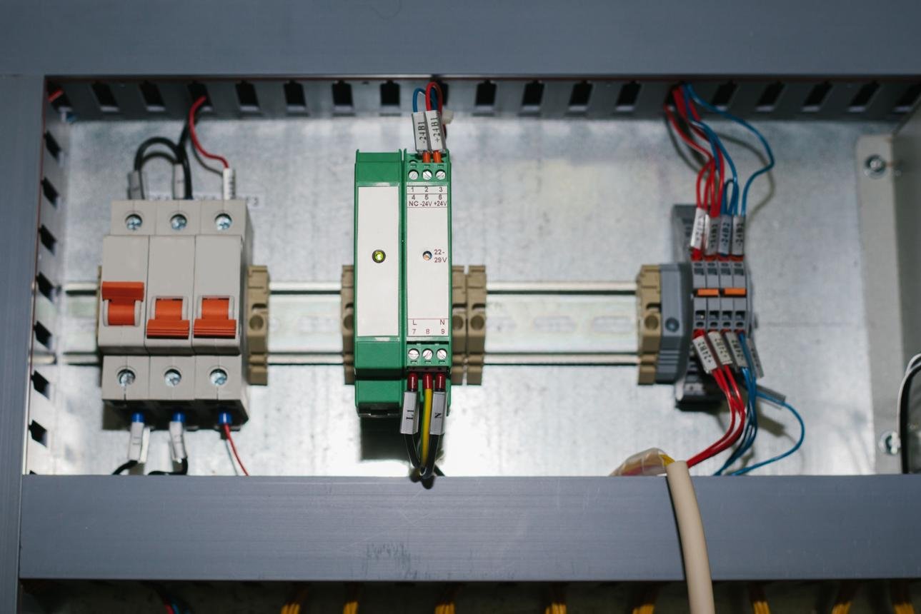 What Is a Switching Power Supply? A Complete Guide to SMPS Types, Applications, and Modern Industrial Power Solutions - Switching Power Supply vs Linear Power Supply