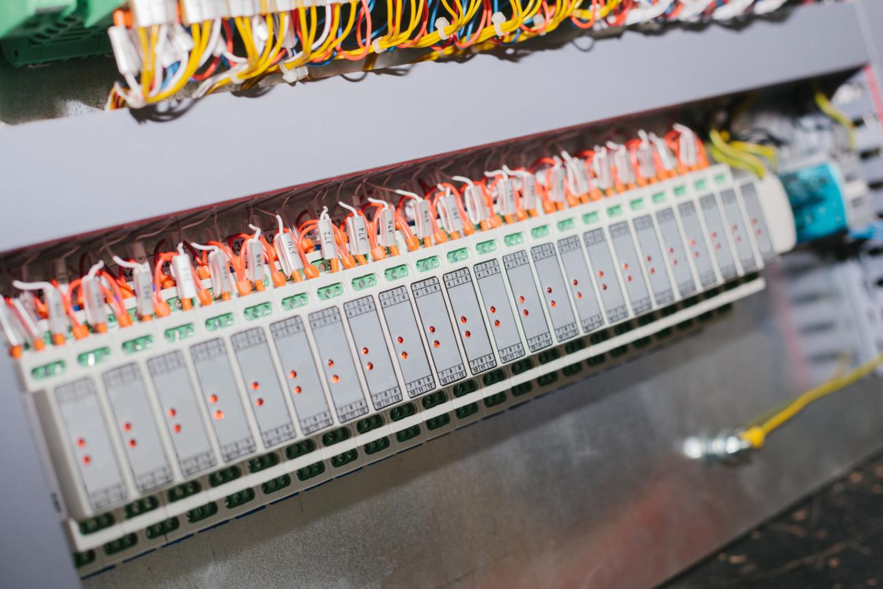 Why Switching Power Supplies Dominate Modern Power Systems - And How to Choose the Right SMPS for Your Application? - What Defines a High-Quality Switching Power Supply Today?